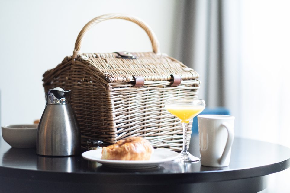 Colazione servita su un tavolo